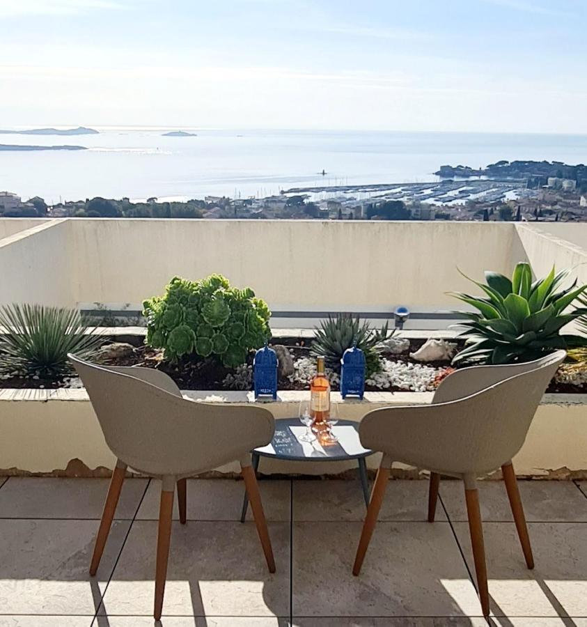 Vue Panoramique - Grande Terrasse Et Piscine *